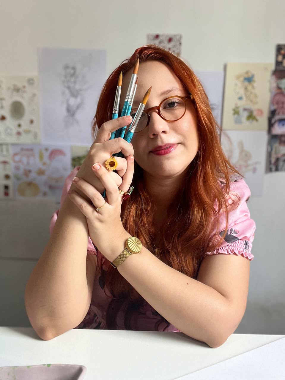 Sharon Becker Lima aquarelista e criadora do Clube Woodland em seu ateliê